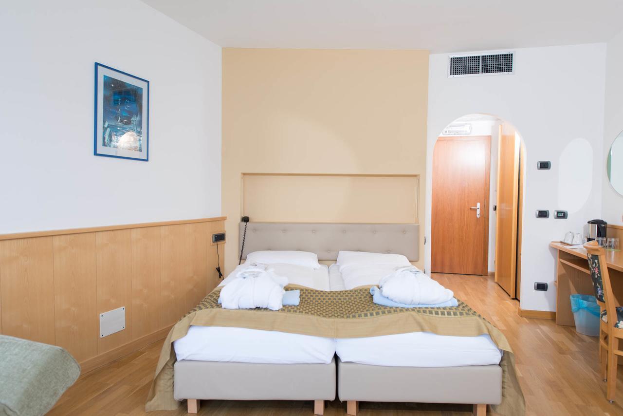 מאלצ'סינה Hotel Venezia מראה חיצוני תמונה